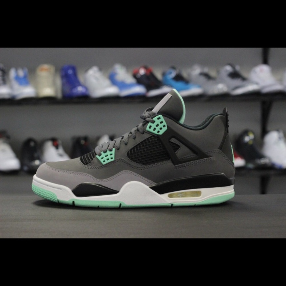 ✨JORDAN 4s GREEN GLOW✨